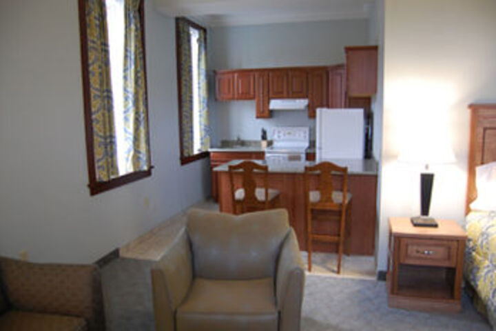 Marina Inn & Suites