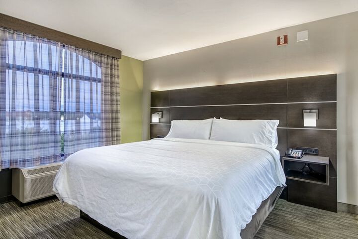 Holiday Inn Express & Suites Longview North by IHG