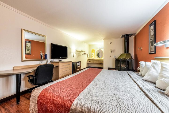 Motel 6 Gatlinburg TN - Smoky Mountains