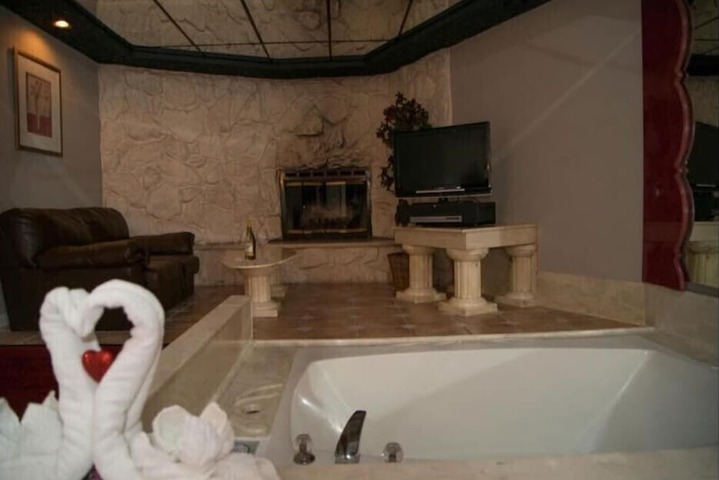 Room 5 of 12