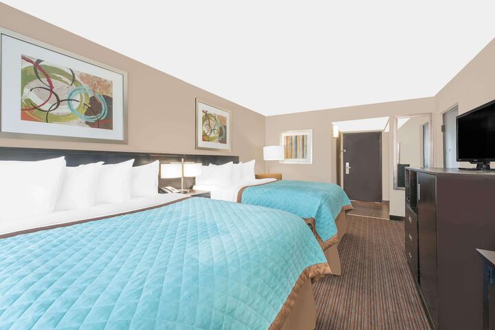 Room 11 of 32