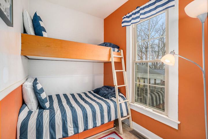 Room 49 of 128