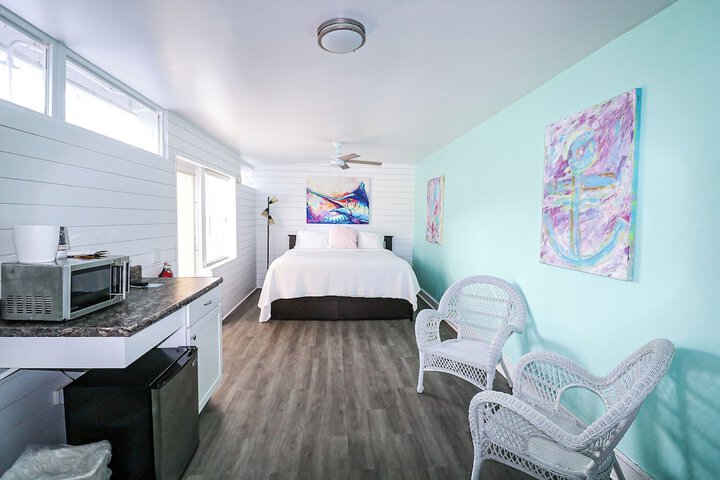 Room 82 of 198