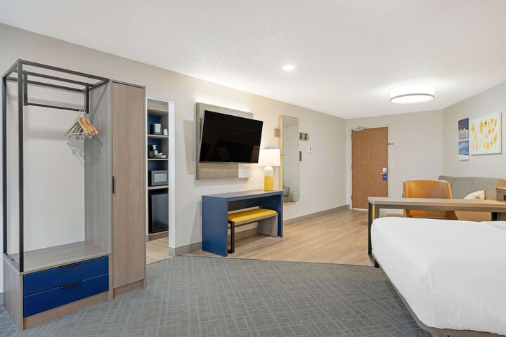 Room 17 of 32