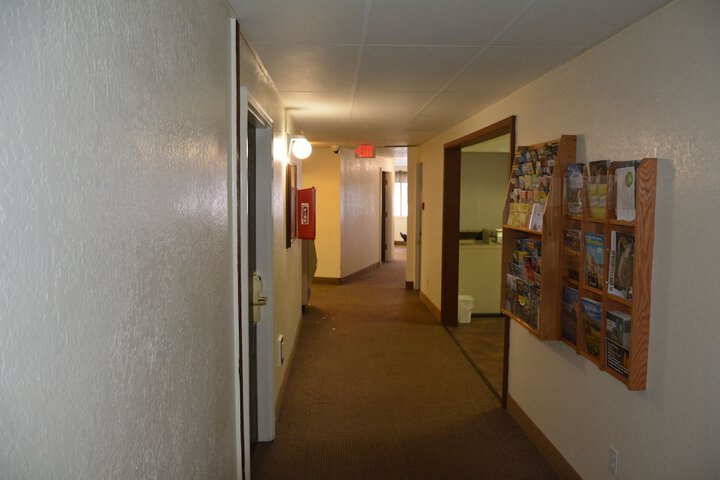 Ballroom/Hall 27 of 31