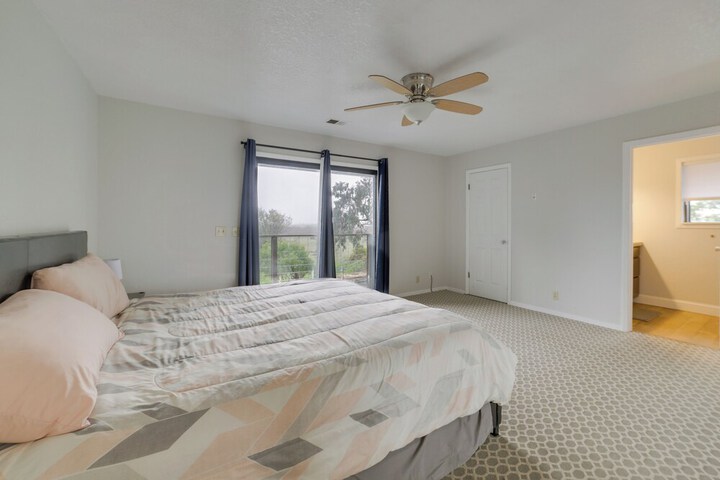 Pet-friendly Hollister Getaway w / Grill!