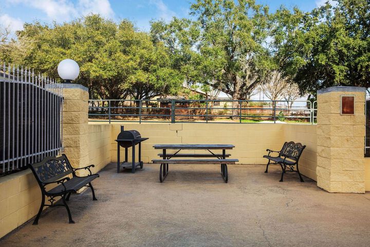 La Quinta Inn & Suites by Wyndham Beeville