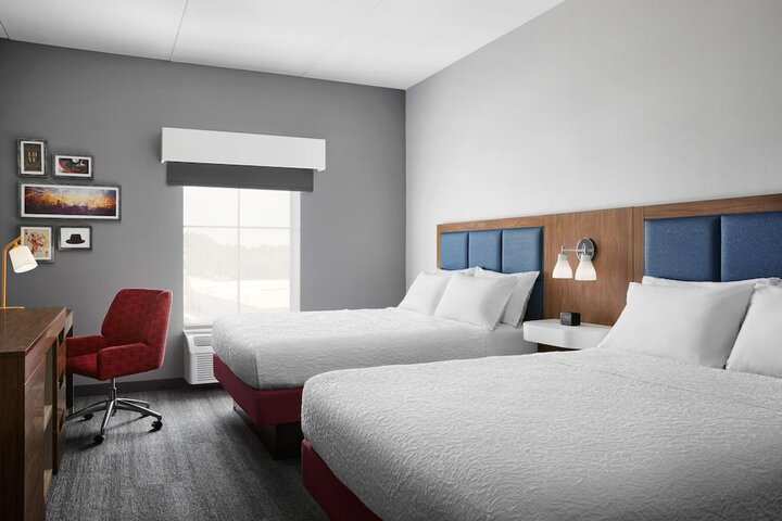 Room 10 of 28