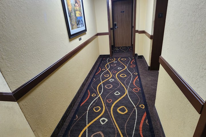 Ballroom/Hall 32 of 41