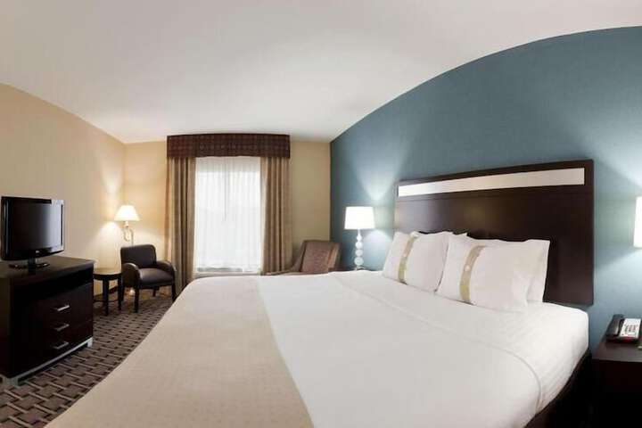 Room 35 of 60