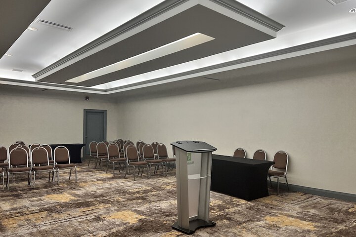Holiday Inn Toronto Airport East by IHG