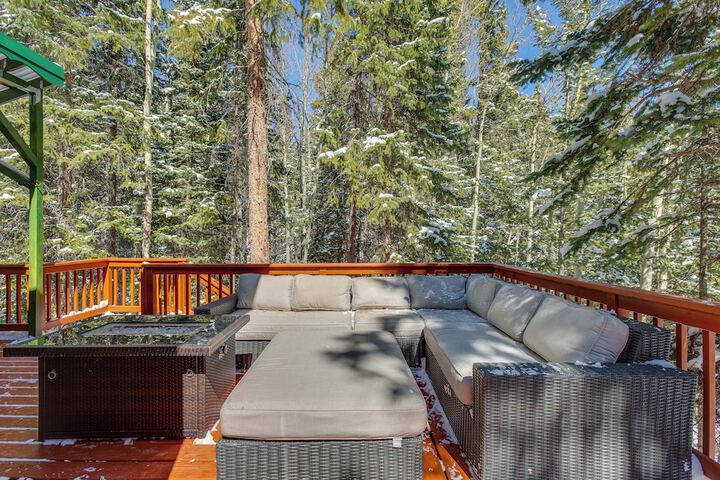 Idaho Springs Cabin w / Hot Tub on Half Acre!