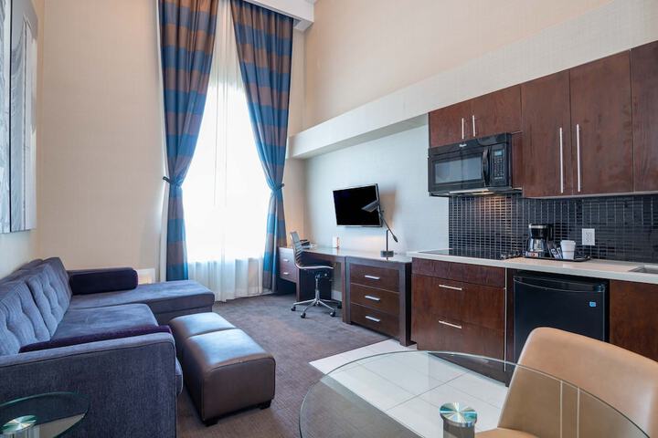 Room 43 of 77