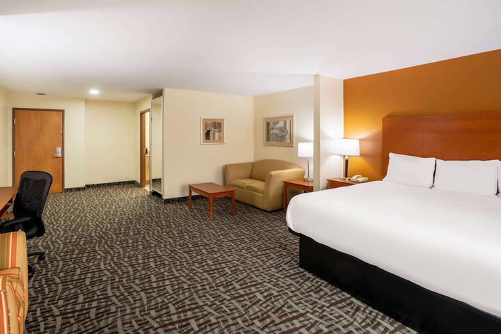 Room 12 of 28