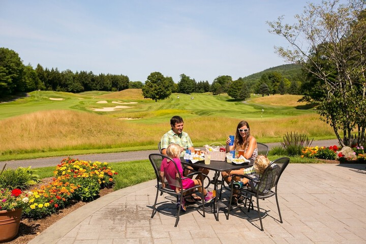 Mountain Lodge at Okemo-1br Fireplace & Updated Kitchen 1 Bedroom Condo by RedAwning