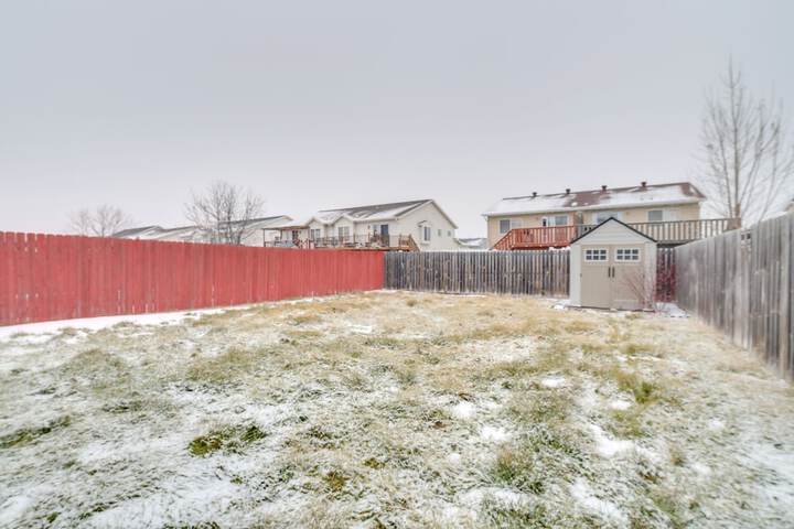 Pet-friendly North Dakota Escape w / Fenced-in Yard