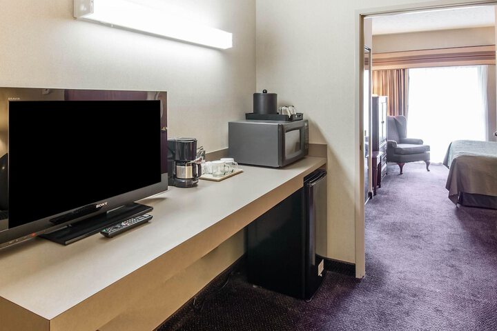 Room 28 of 82