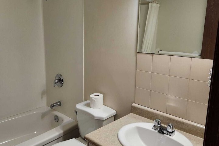 Room 9 of 16