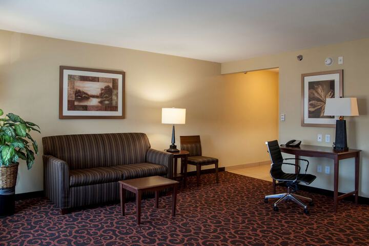 Hampton Inn & Suites Watertown