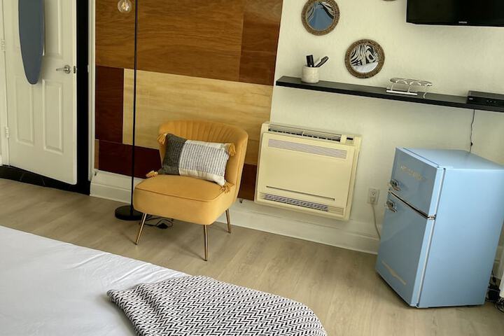 Room 27 of 35