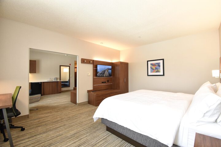 Room 12 of 38