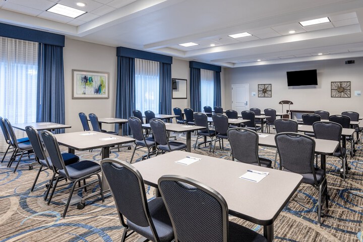 Holiday Inn Express & Suites Edwardsville by IHG