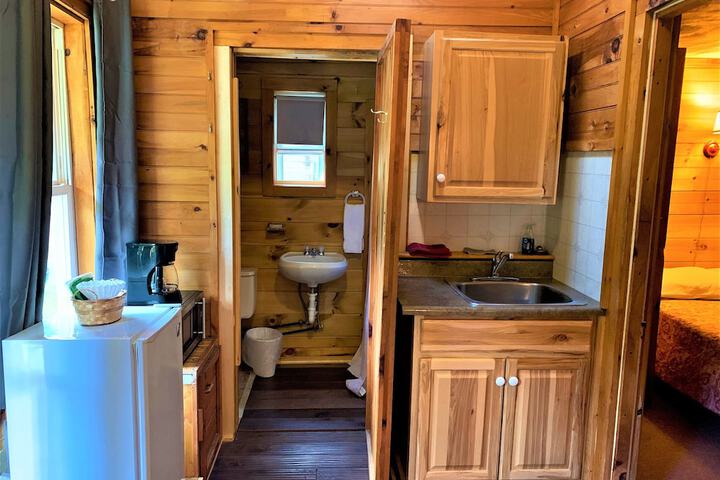 Pine Crest Motel & Cabins