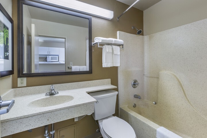 Room 16 of 28