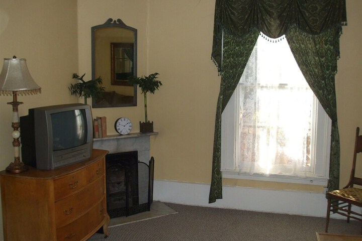 Room 25 of 49