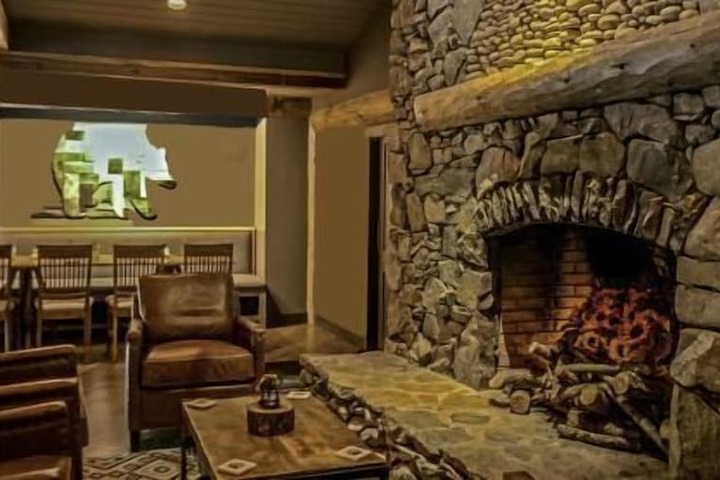 Dancing Bear Lodge