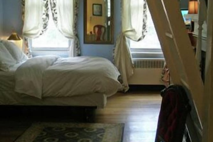 Room 83 of 238