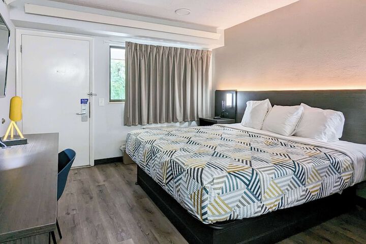 Room 11 of 24
