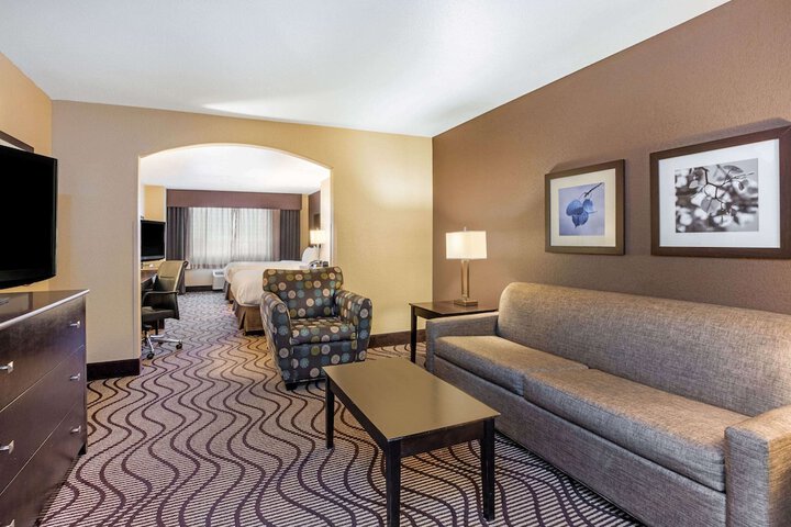 Room 32 of 37