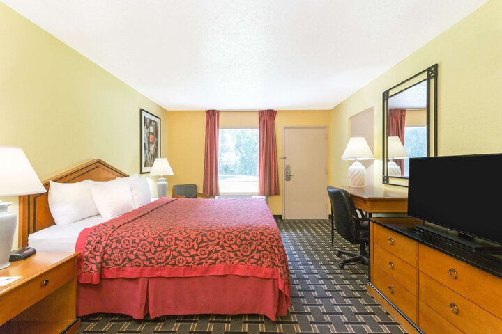 Room 4 of 14