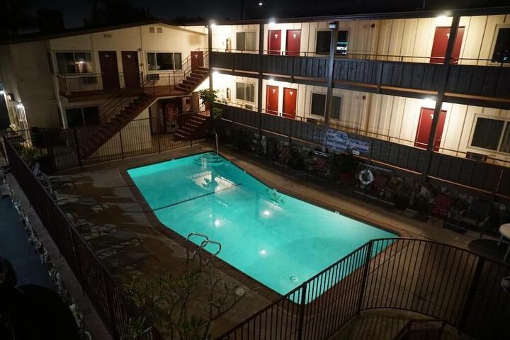 Pool 4 of 21