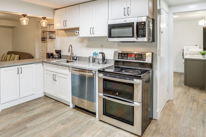 Walk to Beach & Lake Access: Cozy Redmond Apt!