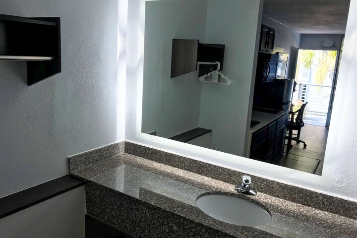 Room 16 of 21