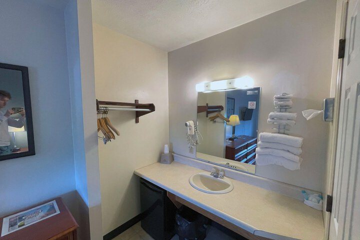 Room 72 of 104