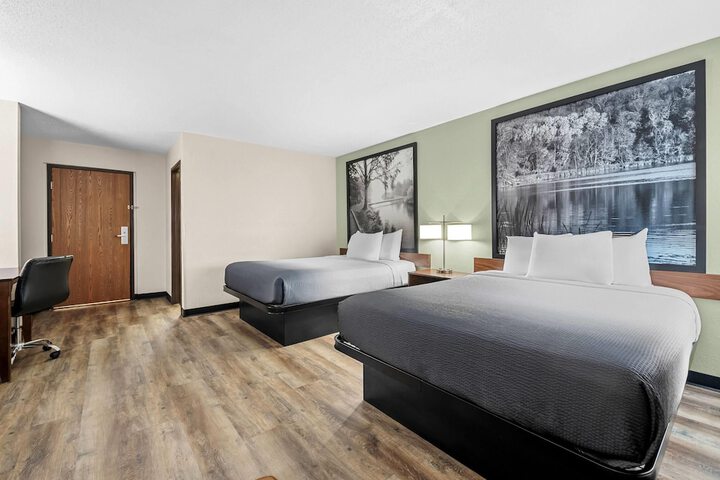 Super 8 by Wyndham Alexandria MN