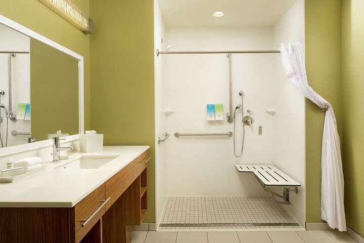 Room 16 of 28
