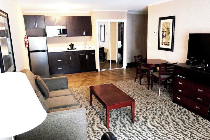 Room 34 of 62
