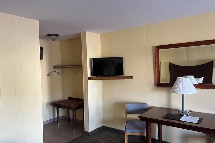 Room 377 of 443