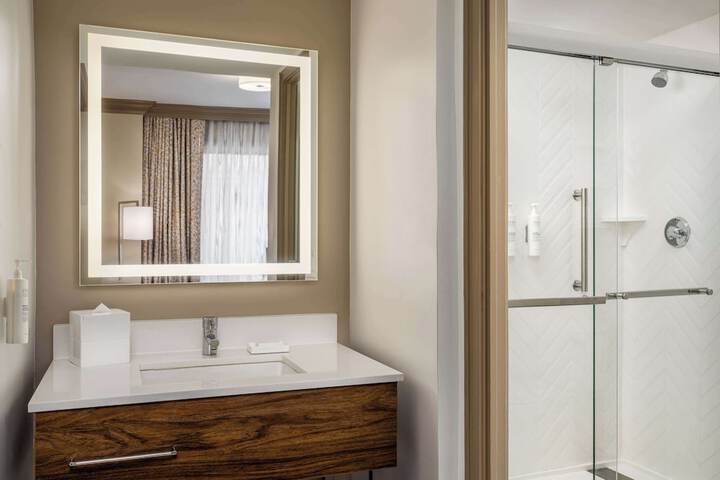 Room 43 of 74
