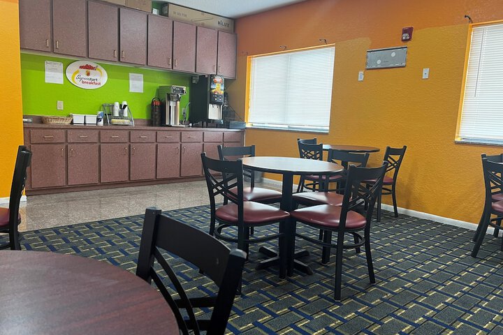 Breakfast/Coffee Service 34 of 36