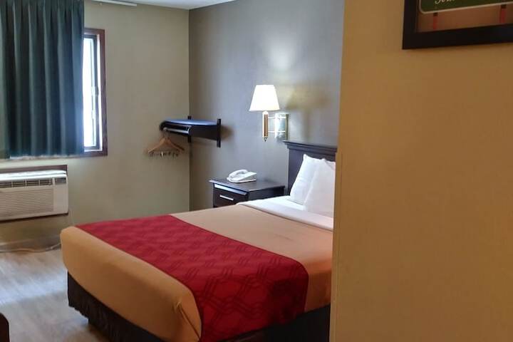 Room 33 of 42