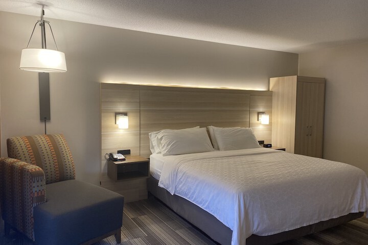 Holiday Inn Express Hotel & Suites Logansport by IHG