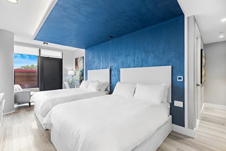 Global Luxury Suites at the Arches