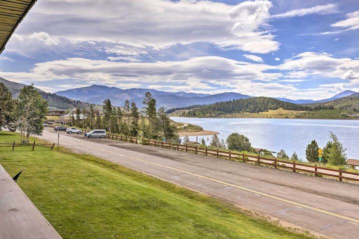 Lakefront Dillon Condo w / Pool Access: Near Skiing