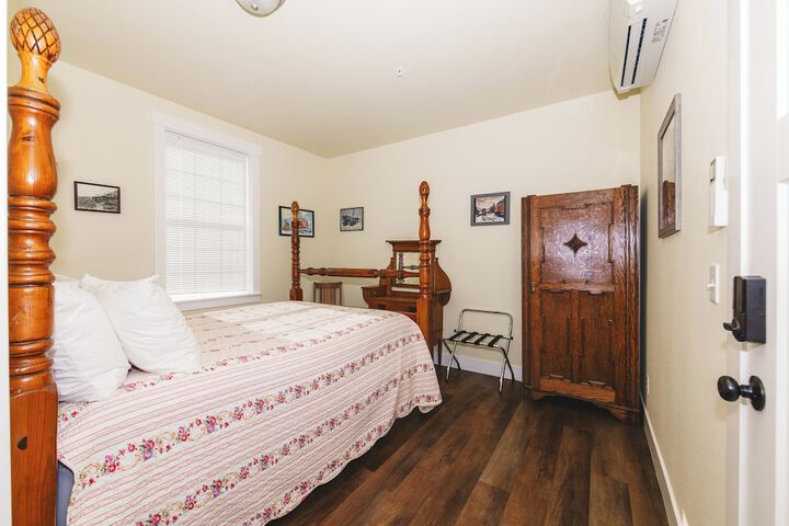 Iron Horse Inn Bed & Breakfast