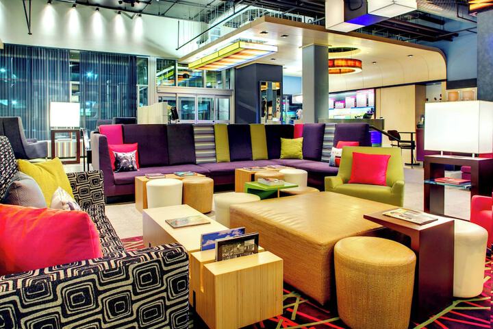 Lounge 54 of 60
